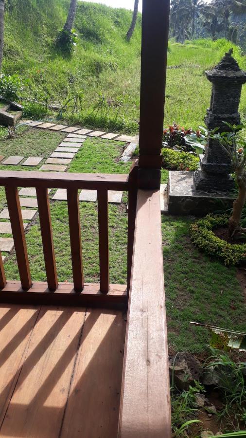 Uma d'Nyuh Homestay Singaraja  Bagian luar foto
