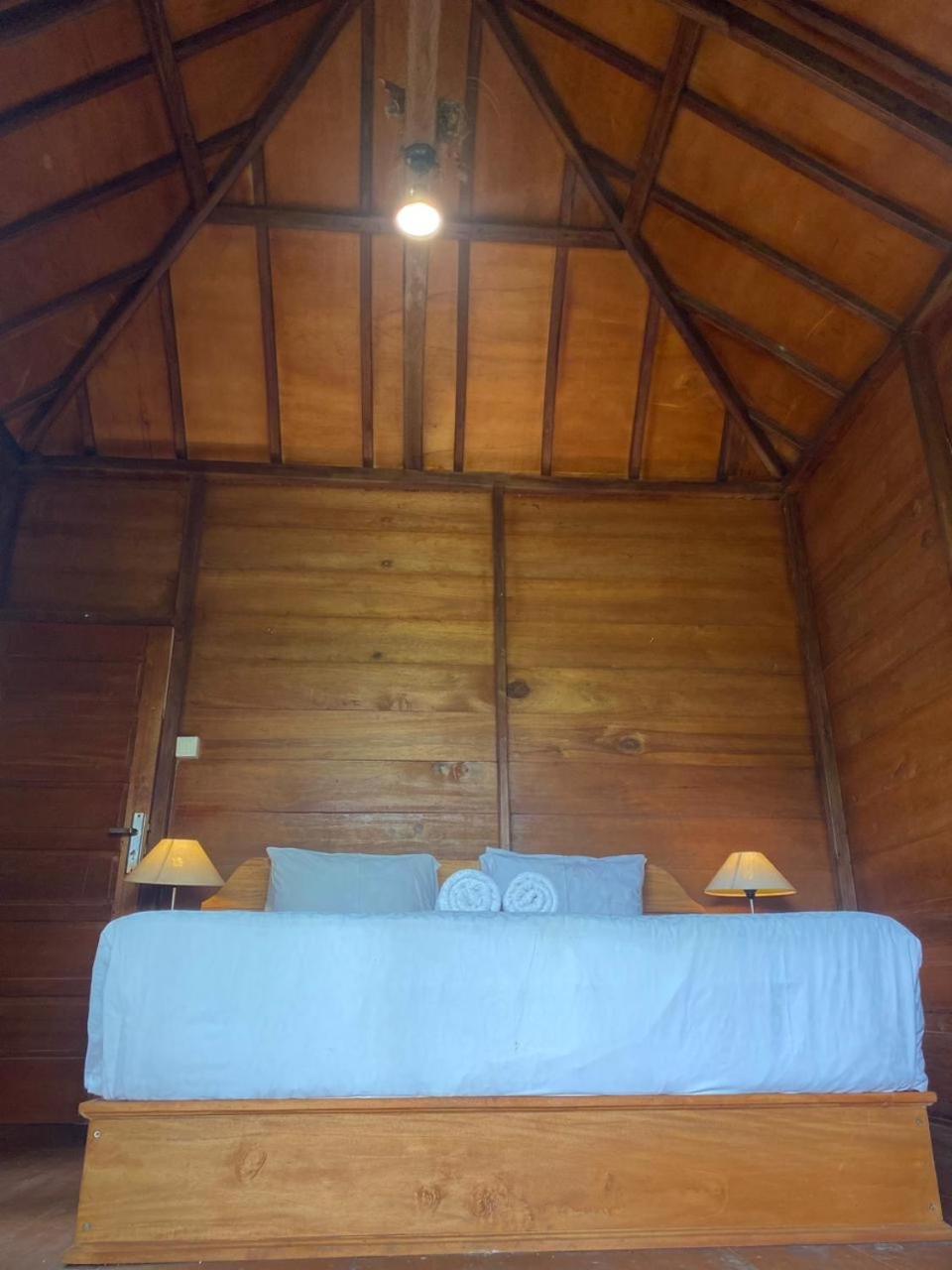 Uma d'Nyuh Homestay Singaraja  Bagian luar foto