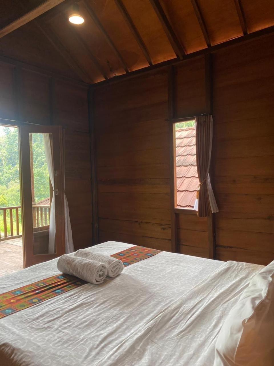 Uma d'Nyuh Homestay Singaraja  Bagian luar foto