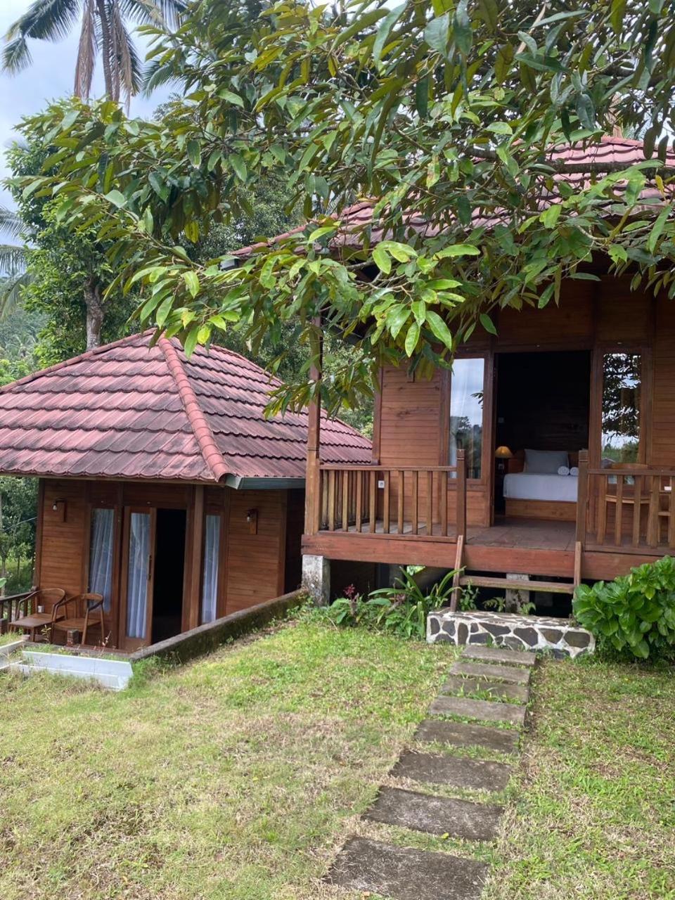 Uma d'Nyuh Homestay Singaraja  Bagian luar foto